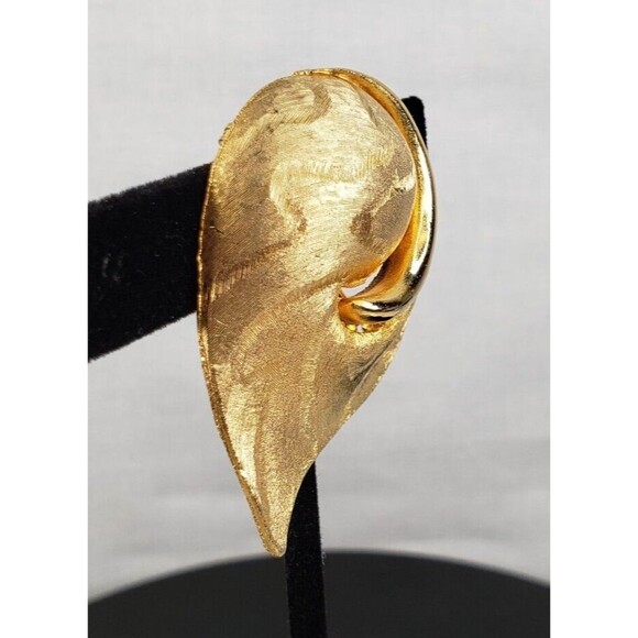 Vintage  JJ Jonetta Heart Brooch Yellow Matte Gold Plated 2"  Brooch - Picture 3 of 9